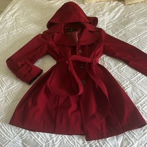 A wardrobe essential, this London Fog trench coat is as iconic as is versatile.